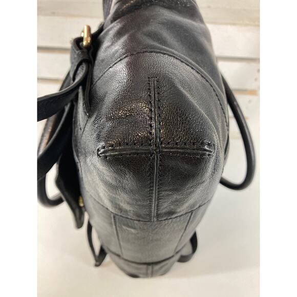 MICHAEL KORS, LARGE BLACK LEATHER CROSSBODY BAG WITH CHARM - Picture 8 of 14